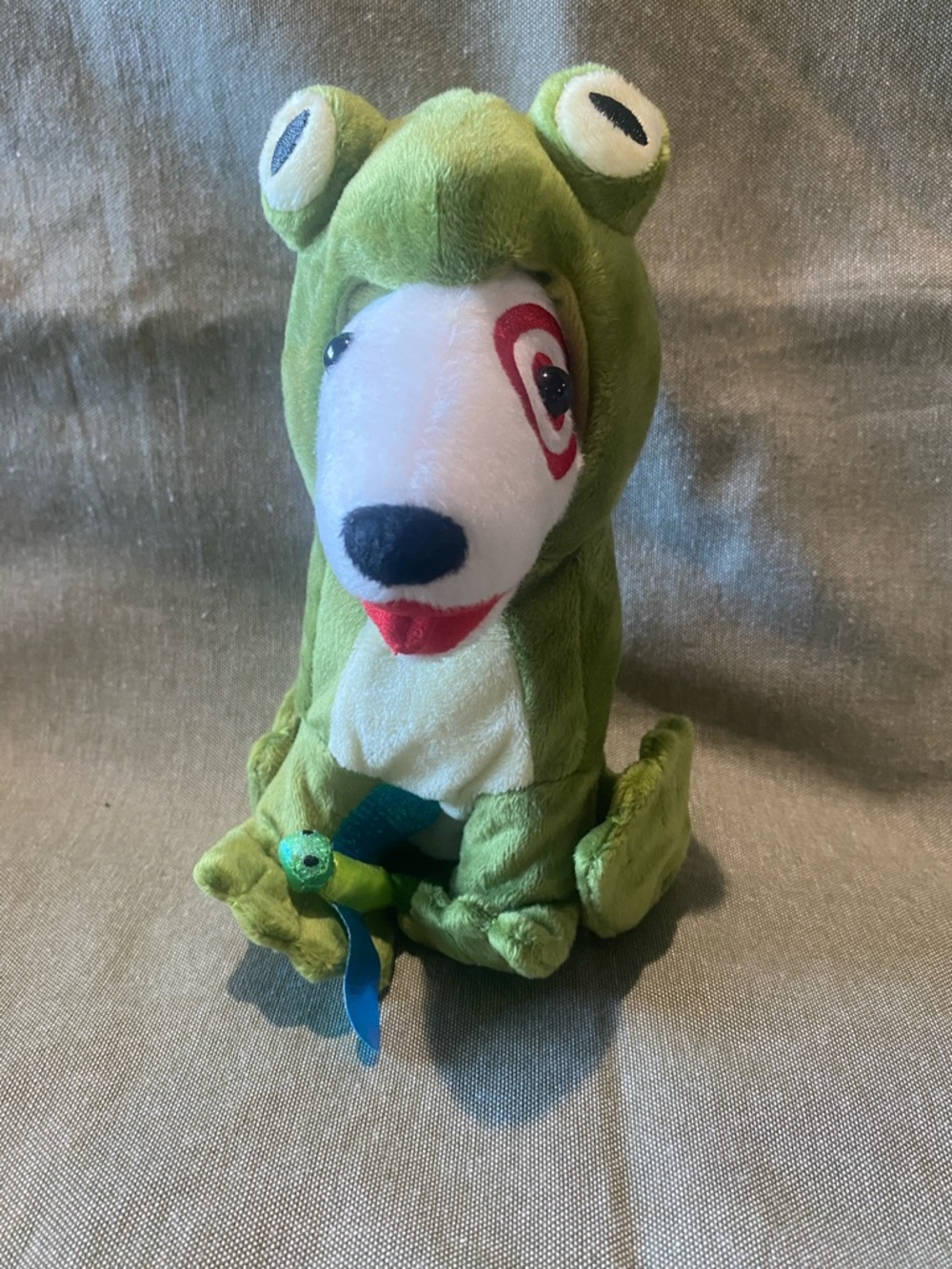 Target  Frog Bullseye 2017 with dragonfly